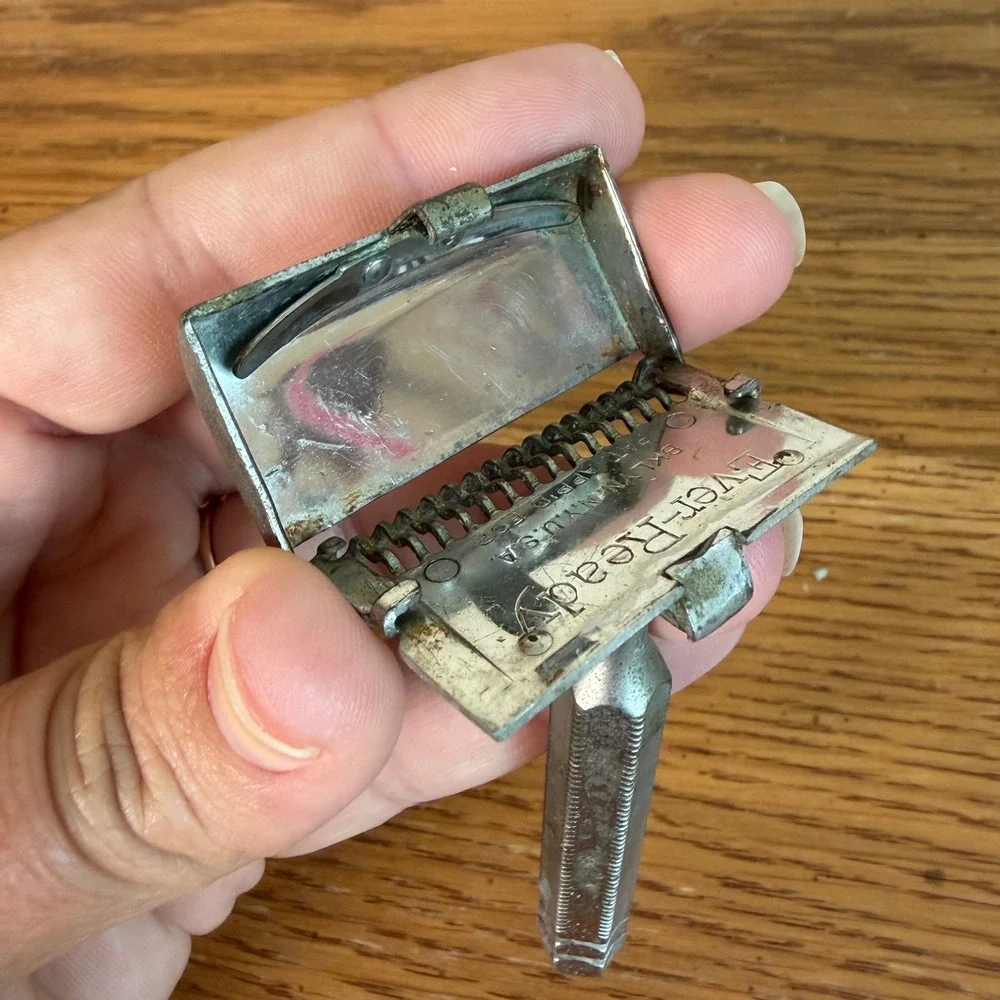 Vintage Ever Ready Single Brooklyn NY Edge Safety Razor Silver Tone Opening